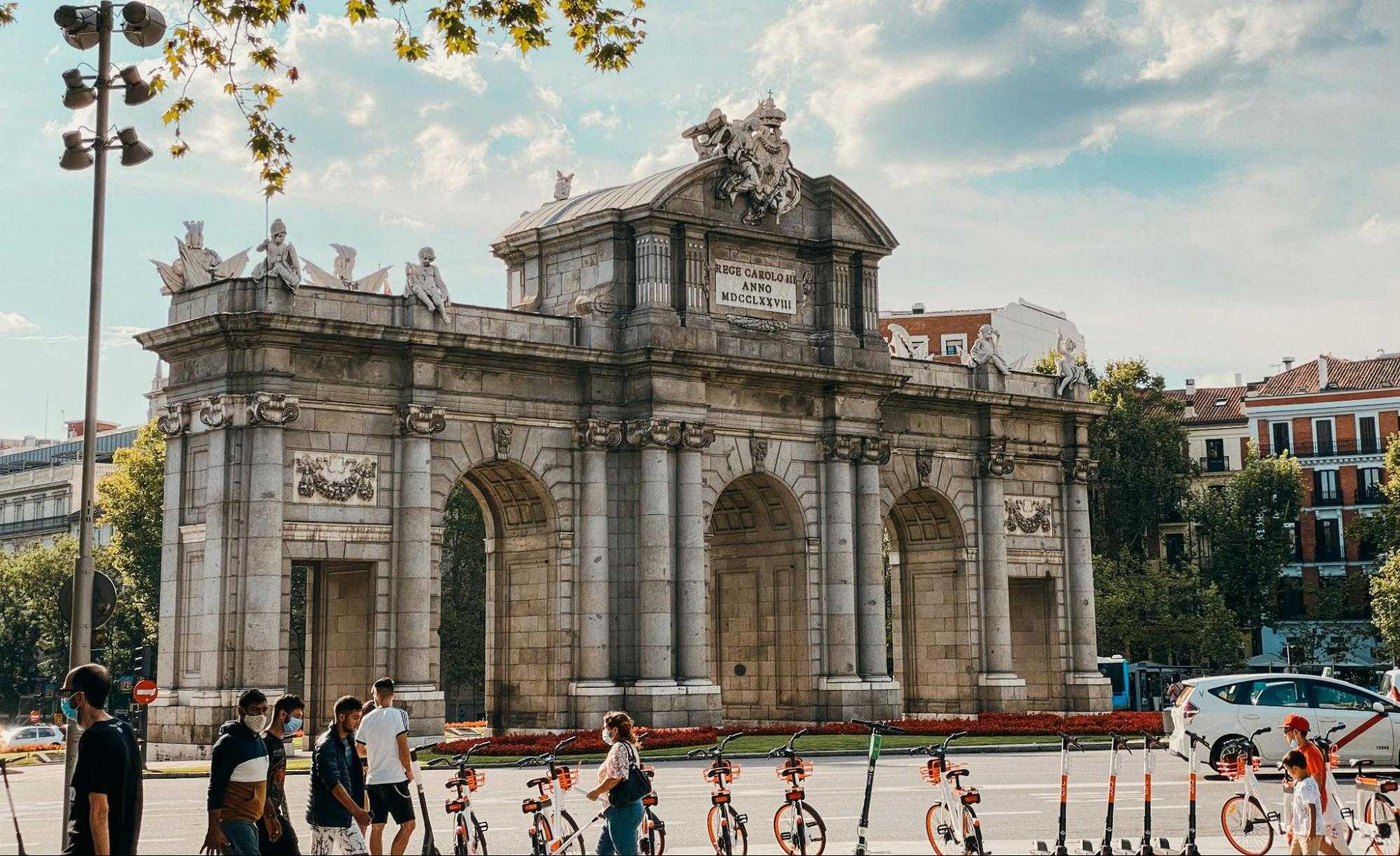 馬德里景點 4. 阿爾卡拉門(Puerta de Alcalá)